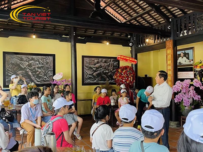 tour học sinh