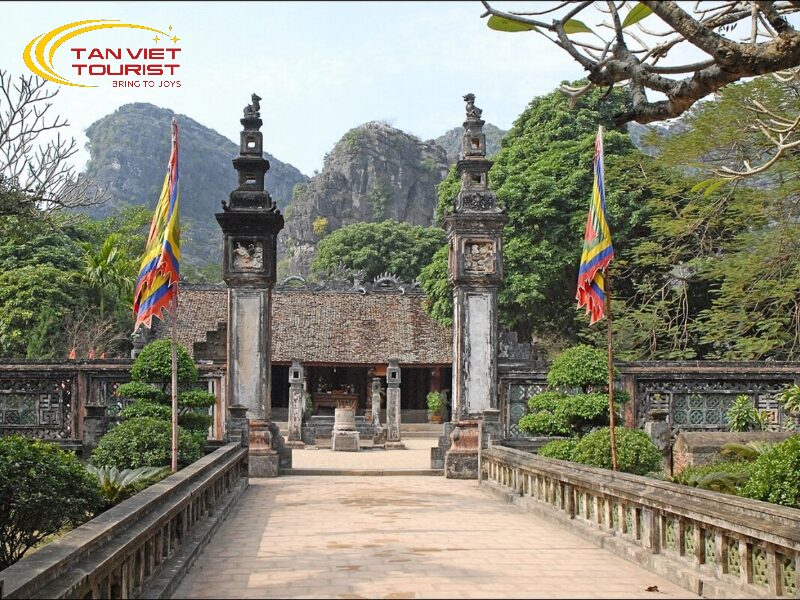 các địa điểm du lịch tâm linh nổi tiếng tại ninh bình