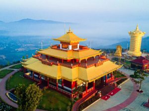 Khám phá những điều hấp dẫn trong tour Đền chúa Thác Bờ trong ngày