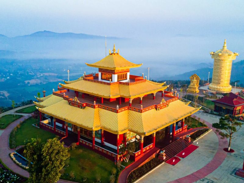 Khám phá những điều hấp dẫn trong tour Đền chúa Thác Bờ trong ngày